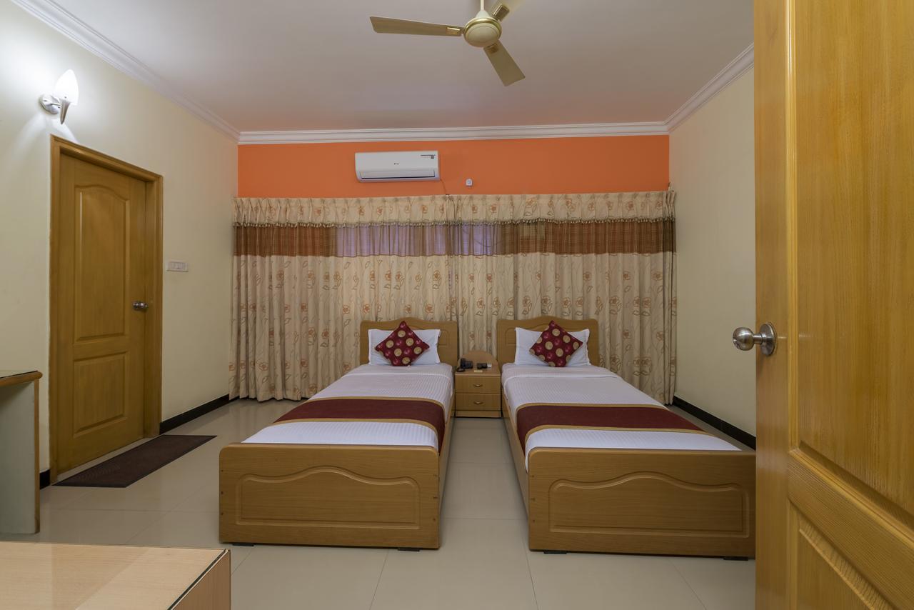 Hotel Raj Comforts -Golf View Bangalore Esterno foto